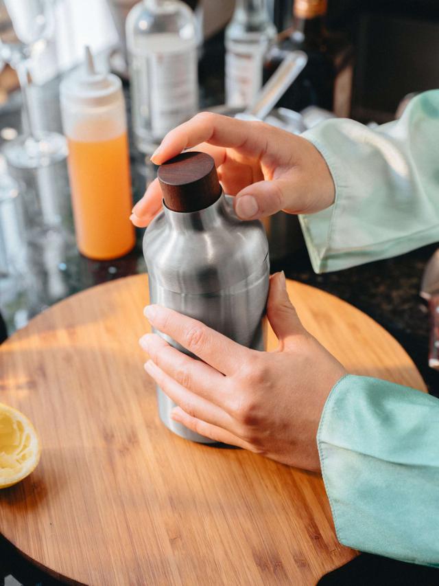 Lifestyle_Photo_3 Liquid Lounge Cocktail shaker